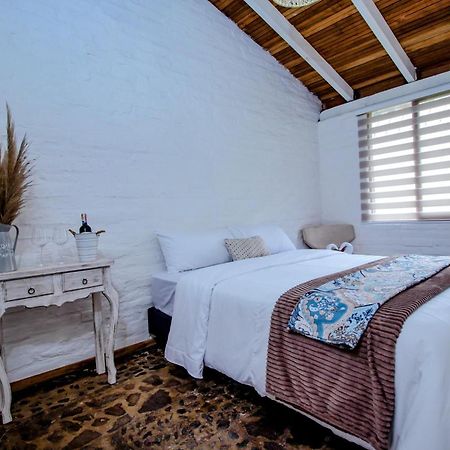 バーニョス Rustic Quinta La Aurora Bed & Breakfast エクステリア 写真