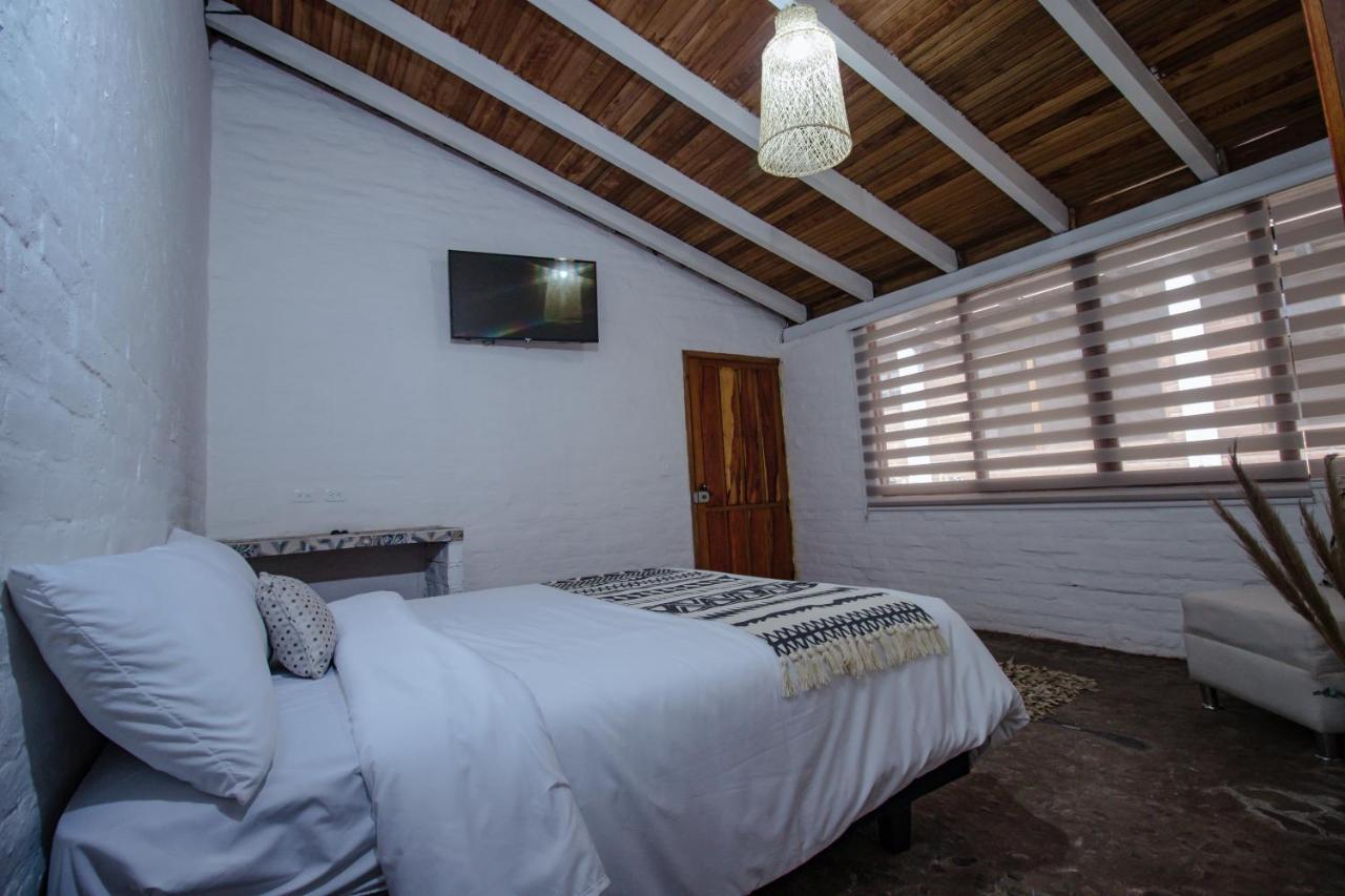 バーニョス Rustic Quinta La Aurora Bed & Breakfast エクステリア 写真
