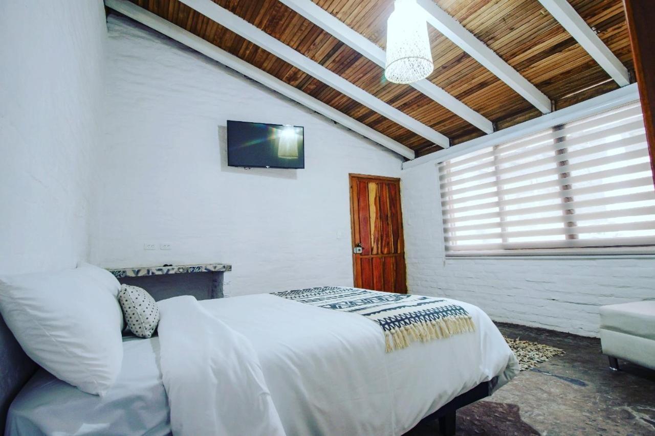 バーニョス Rustic Quinta La Aurora Bed & Breakfast エクステリア 写真