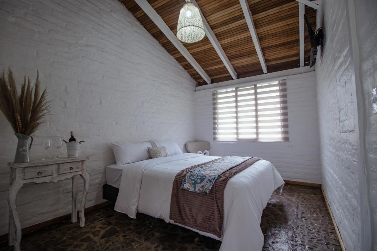 バーニョス Rustic Quinta La Aurora Bed & Breakfast エクステリア 写真