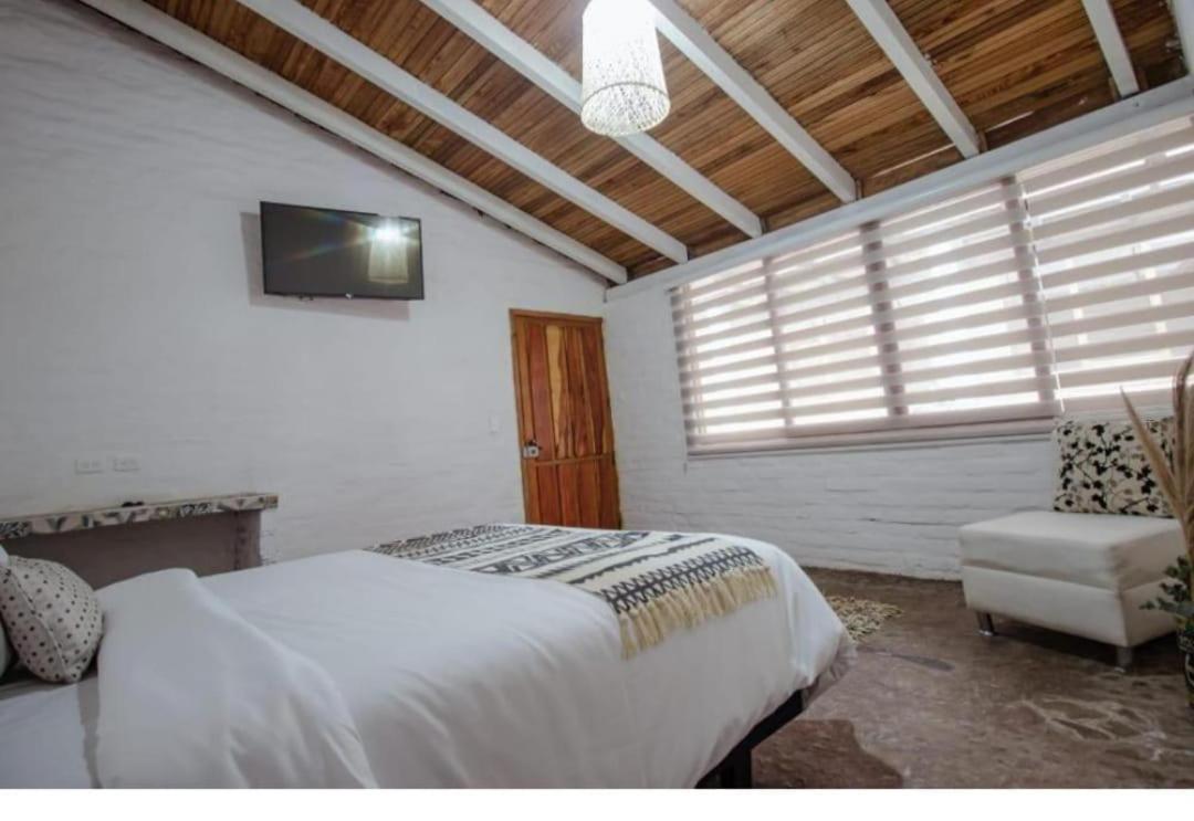 バーニョス Rustic Quinta La Aurora Bed & Breakfast エクステリア 写真