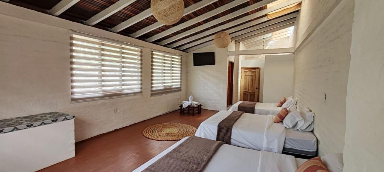 バーニョス Rustic Quinta La Aurora Bed & Breakfast エクステリア 写真