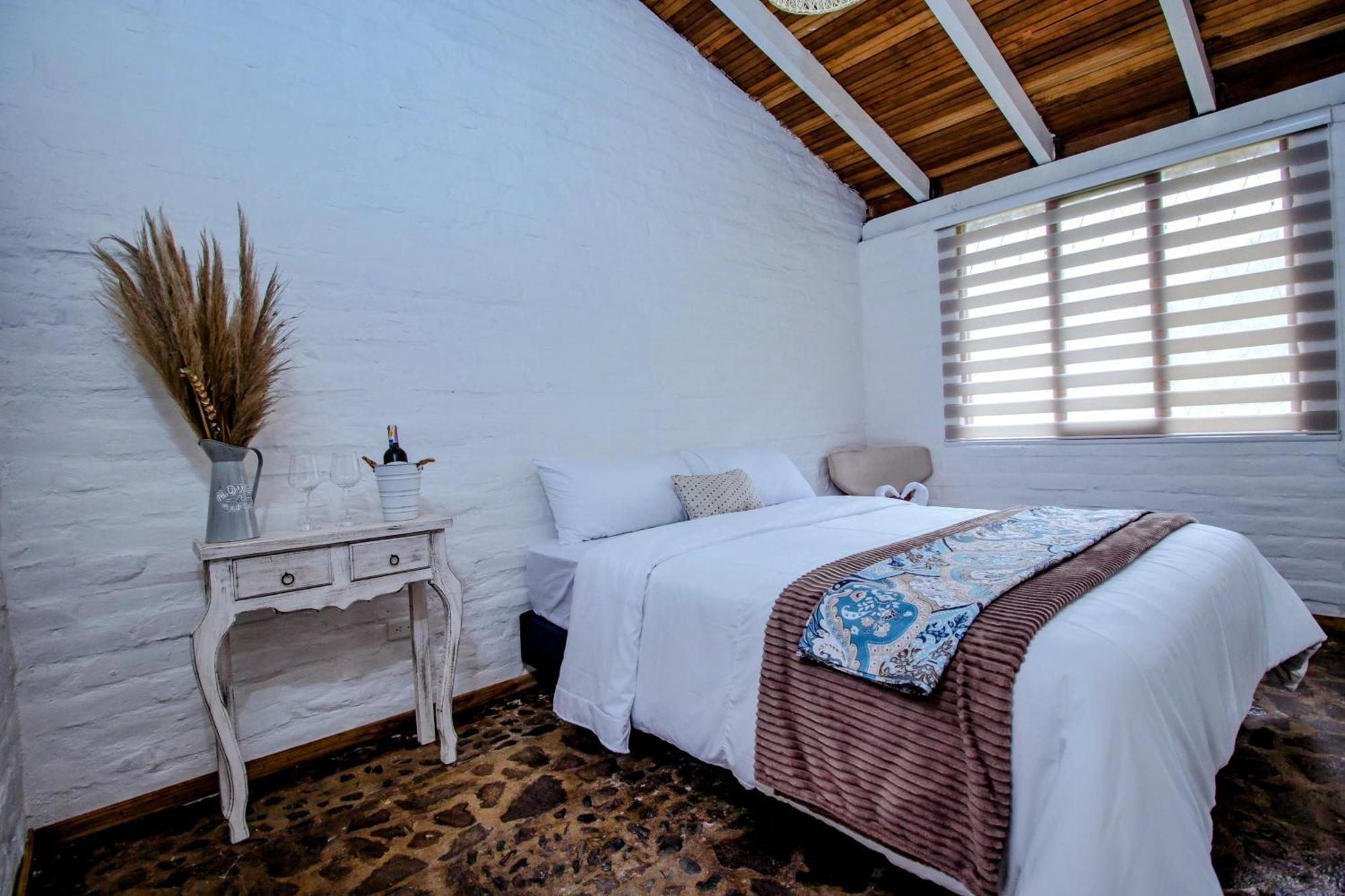 バーニョス Rustic Quinta La Aurora Bed & Breakfast エクステリア 写真